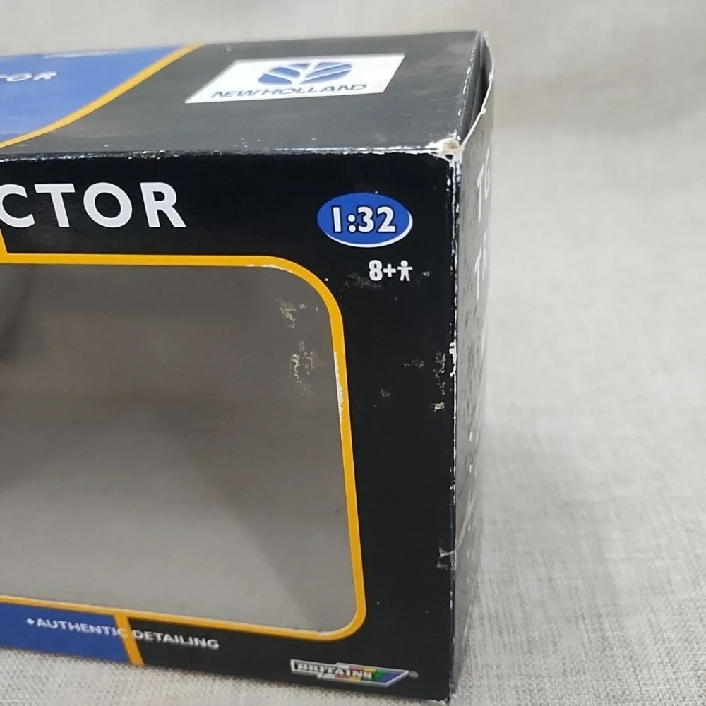 1:32 Scale Ertl Diecast Britains New Holland TG305 Blue Tractor New in Box